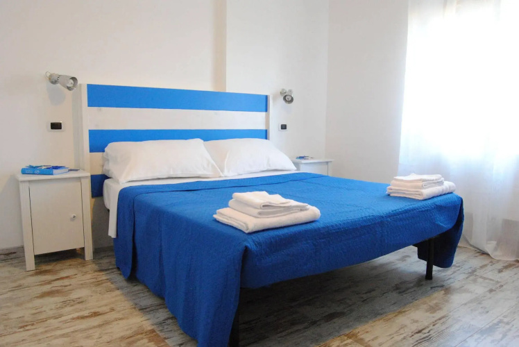 Metropolis Rooms & Services