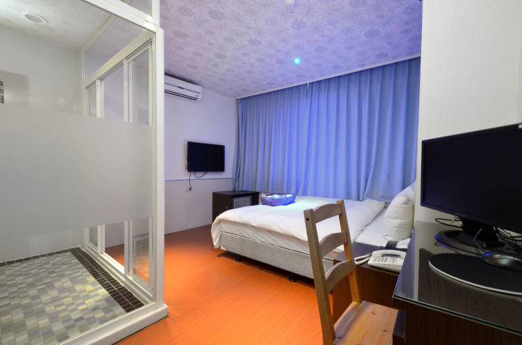Happiness Inn