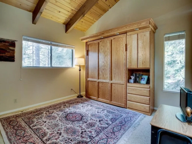 4 Bedrooms Apartment