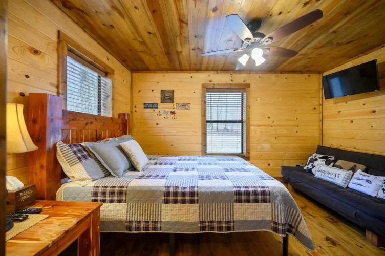 Whitetail Retreat Cabin for 13!