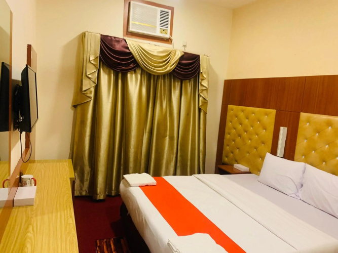 OYO 271 Parasol Hotel