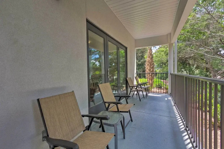 Bright Condo w/ Pool, 3 Blocks to Santa Rosa Beach