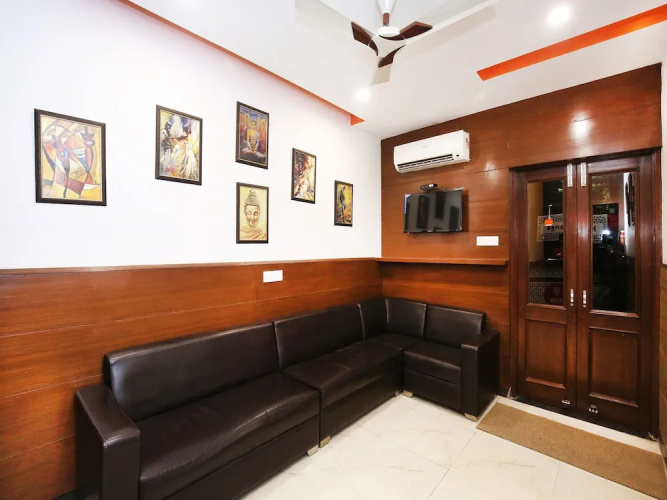 OYO 10377 Hotel Tango