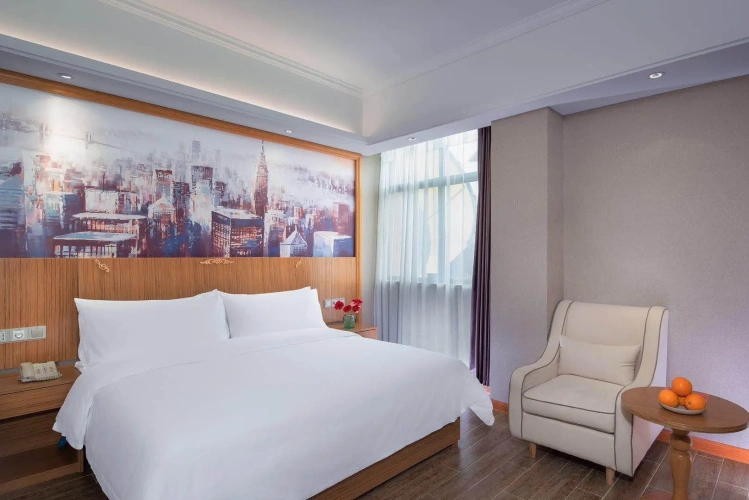 Standard Twin room with street view
