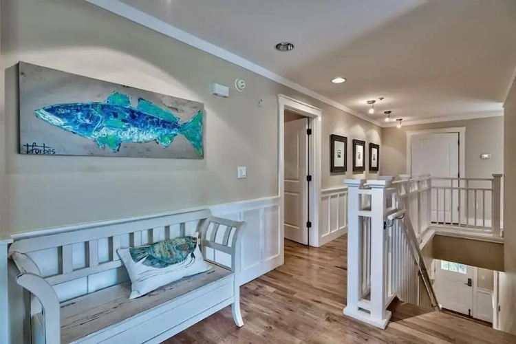4 Bedrooms Cottage beachfront