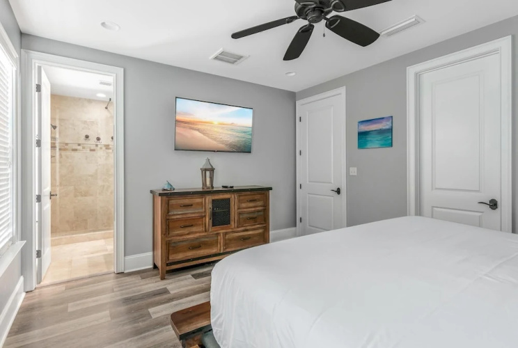 Villa Lago 1973* (S)(2G)- 4BR 4BA + Den- (12)