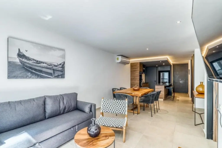 2 Bedrooms Apartment