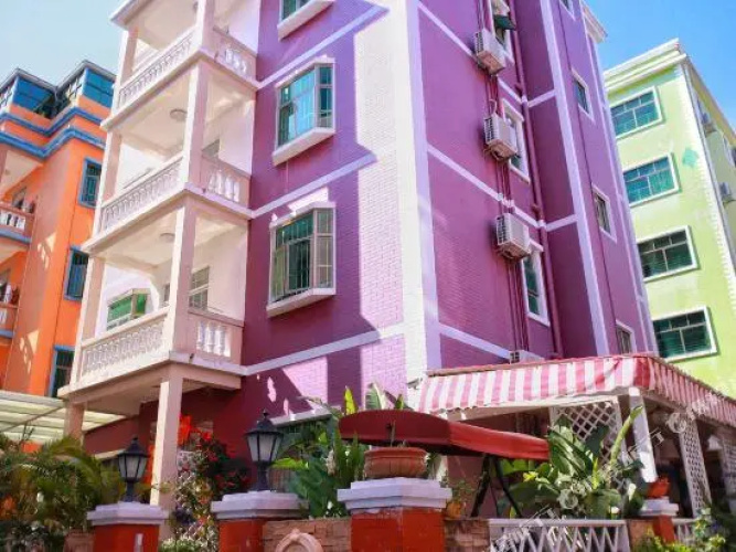 Happy Hut Hotel