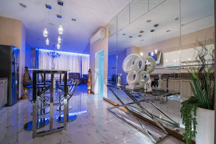 Luxury Apartment at Karon Hill