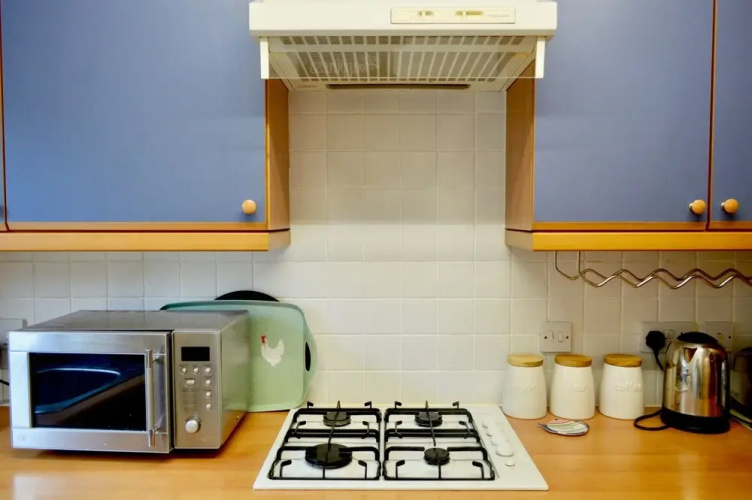 Spacious 2 Bedroom Ground Floor Flat in Leith