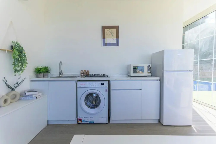 GlassHaus Rooftop 2-BR & Pool in Ghazir