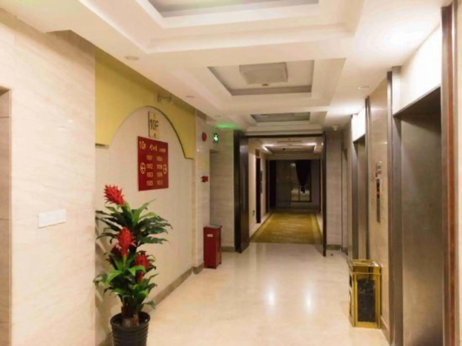 Nishi Kingmau Hotel