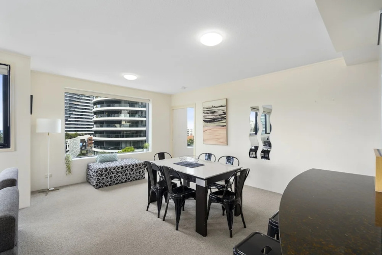 Broadbeach on the Park - We Accommodate