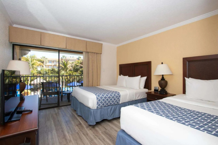 Coconut Cove All-Suite Hotel