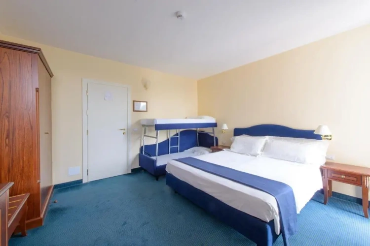 Deluxe Quadruple room