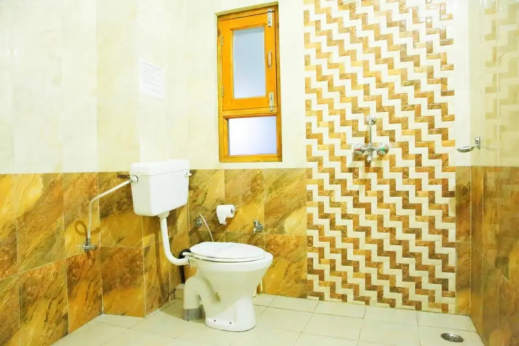 Hotel Avlokan - Near Kainchi Dham Mandir