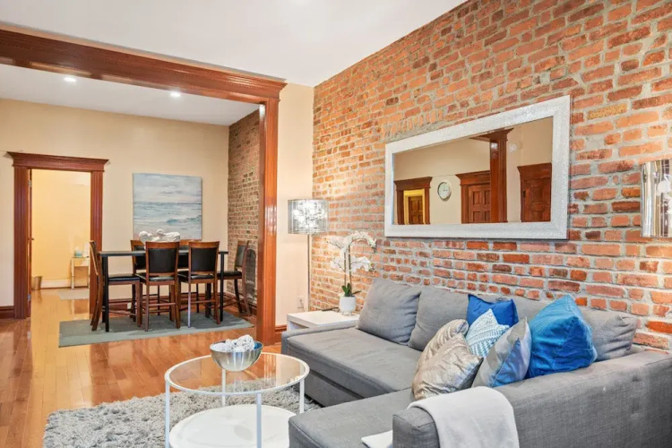 Spacious 3 Bdrm Close To Trains & Shops