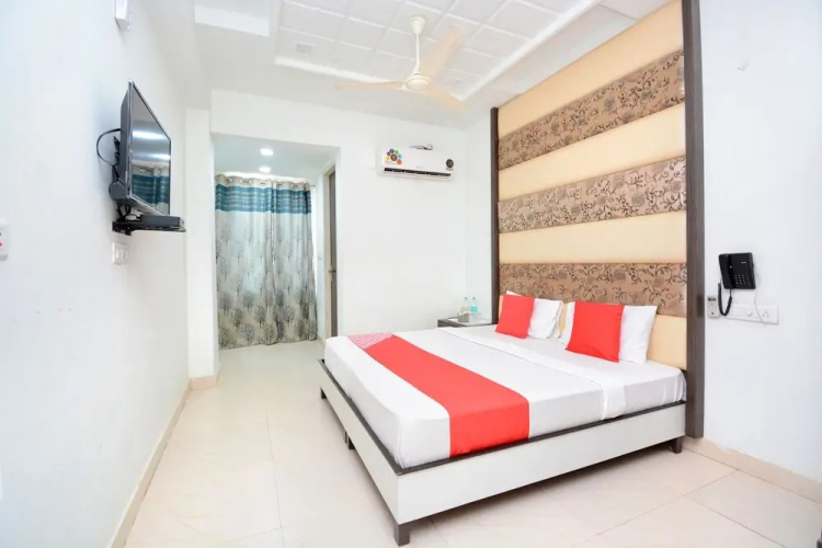 OYO 35679 Hotel Sunrise