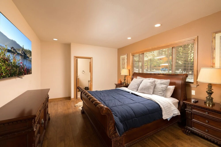 24 - Camp Winterset 3 Bedroom Cabin by Redawning