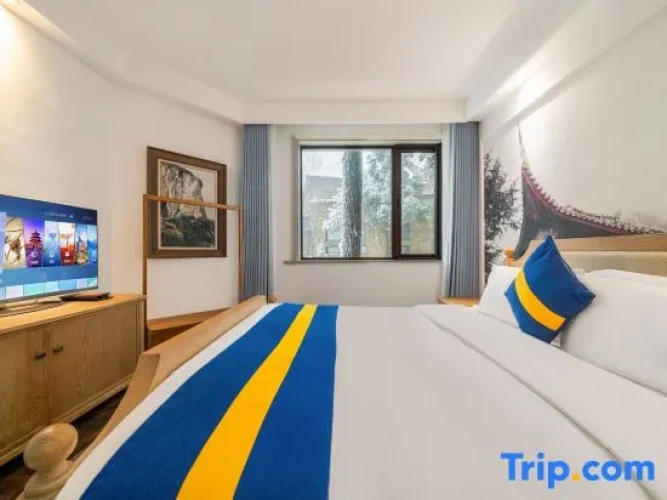 2 Bedrooms Suite with mountain view