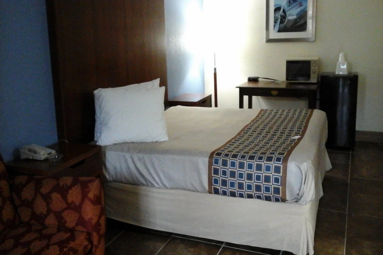 Knights Inn - Lithonia, GA