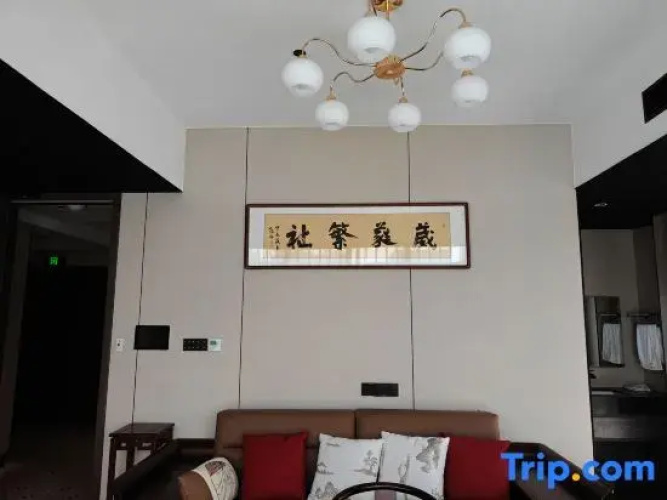 Heimao Hotel (Jiashan Information Technology Engineering School)