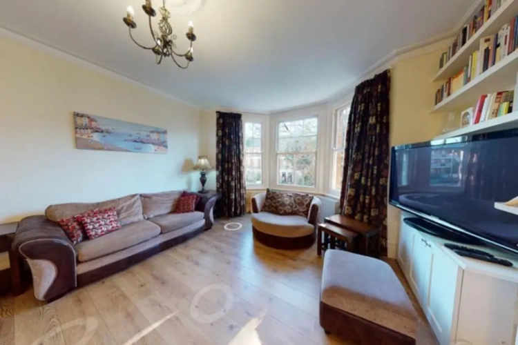 3 Bedrooms Apartment