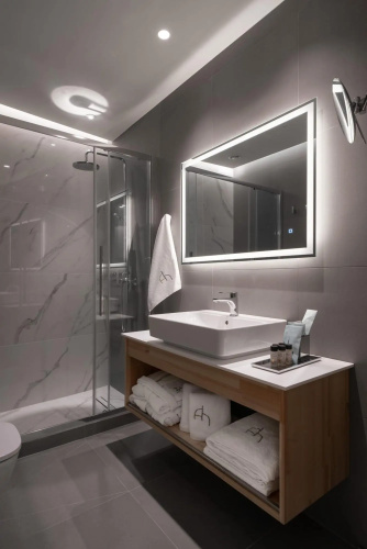 One Bedroom Apartment with Private Balcony
