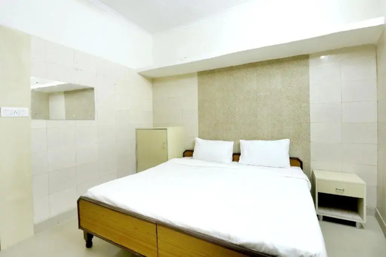 Hotel Samrat by OYO Rooms