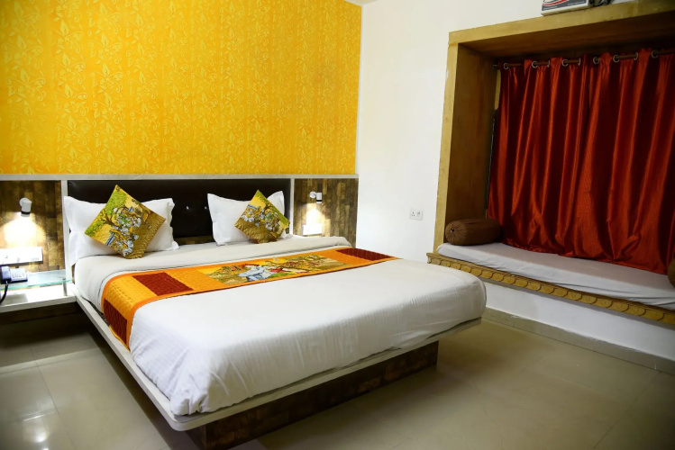 Hotel Marina Mahal