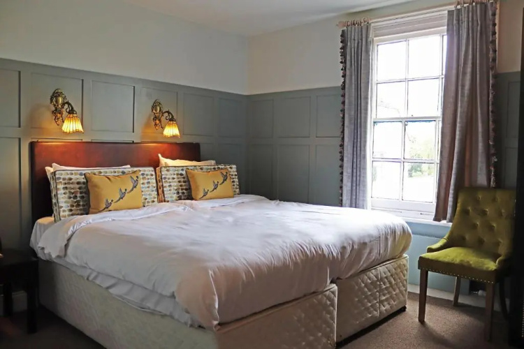 Shillingford Bridge Hotel