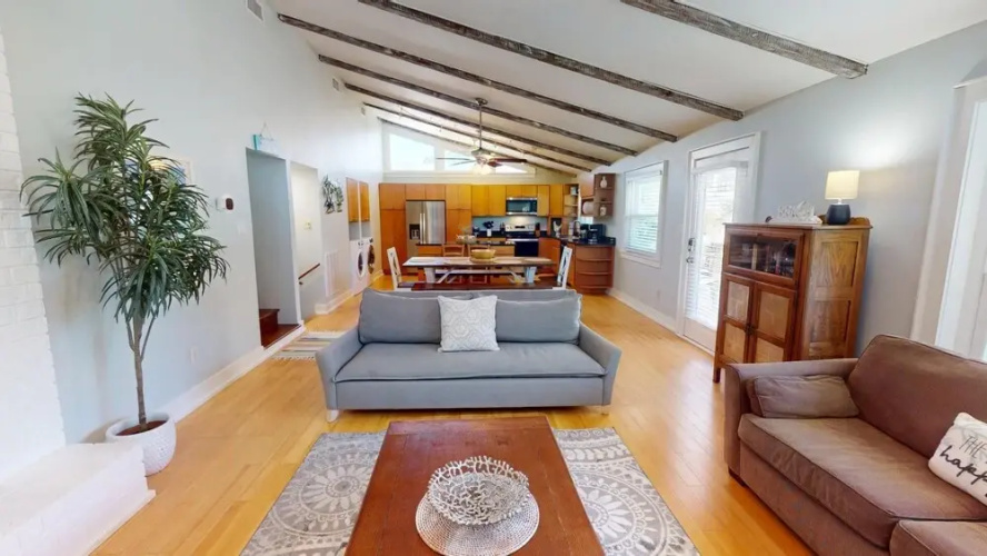 Peach on the Beach by Tybee Vacation Rentals