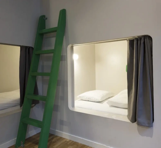 4 Bedrooms Bed in Dorm