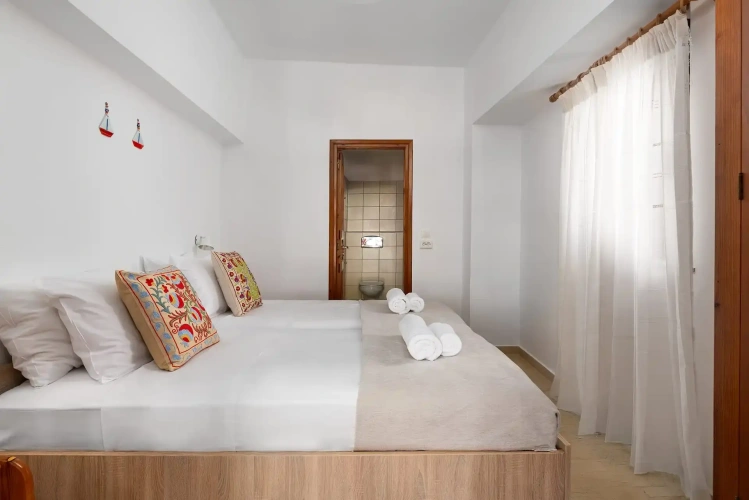 2 Bedrooms Villa