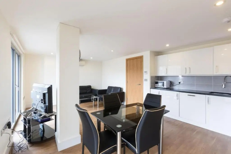 Modern 2 Bed 2 Bath Apartment Hyde Park