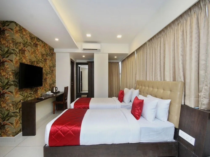 Golden Amulya Rest Wings