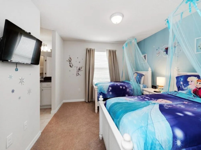 Spacious 8 bedroom home, Windsor at Westside