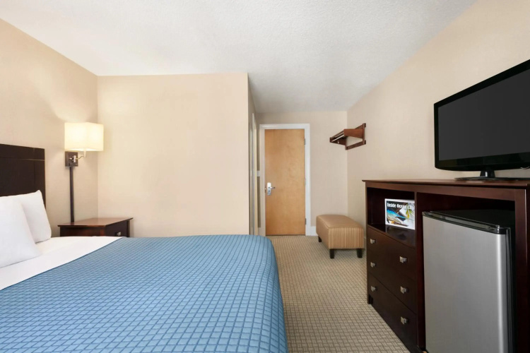 Harrison Hall Hotel