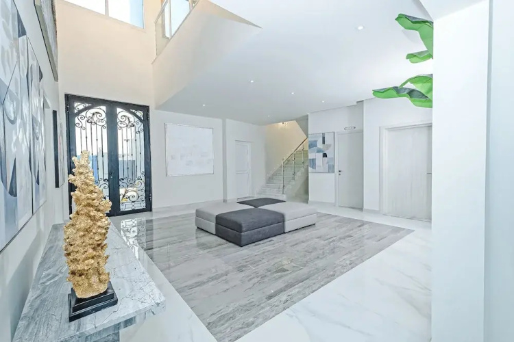 LUX White Modern Villa