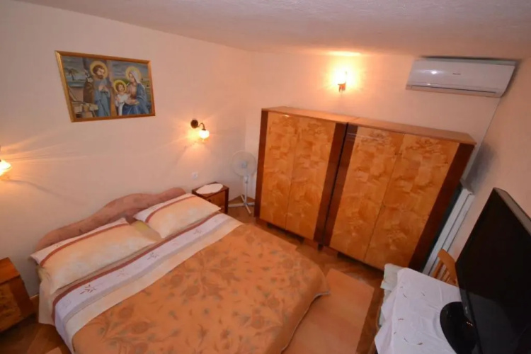 Apartments Kat - 80 m from beach
