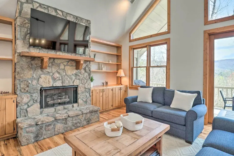 Sapphire Retreat w/ 2 Decks, Views & Resort Access