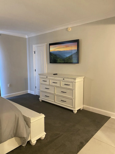 111 3bd 3 Bedroom Condo by RedAwning