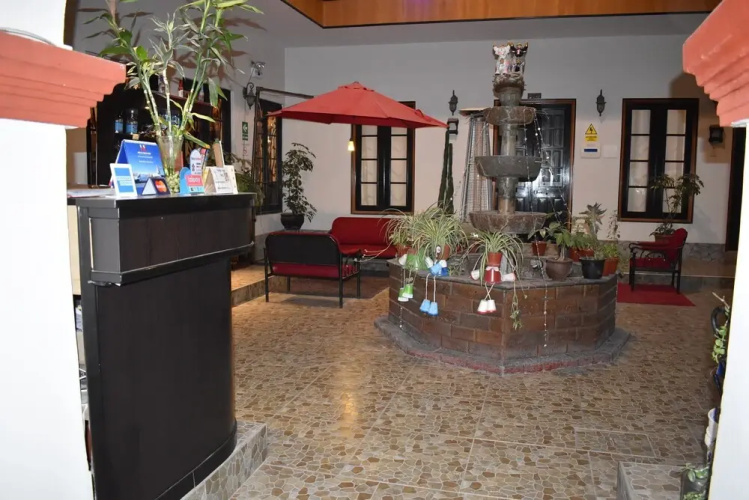 Colonial Plaza Hotel