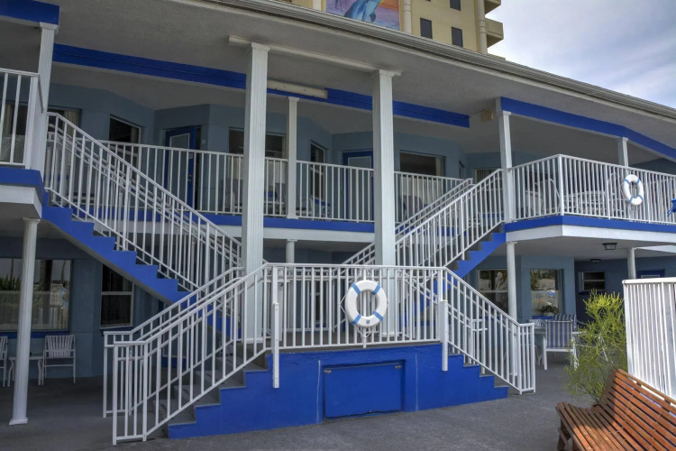 Charthouse Clearwater Beach Marina Hotel - Clearwater Beach, FL