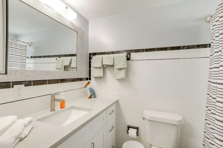 Bright Pinellas Park Getaway w/ Private Pool!