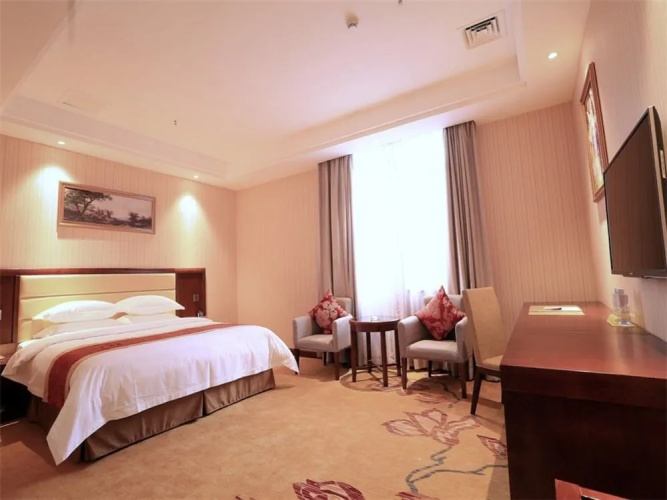 Vienna Hotel (Shenzhen Gongming Square Station)