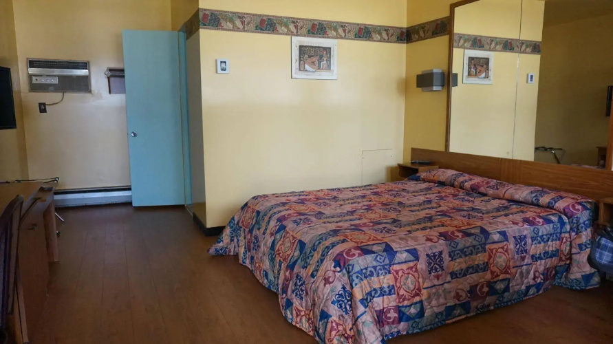 Motel R-100