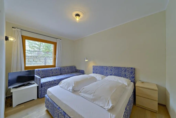 3 Bedrooms Apartment