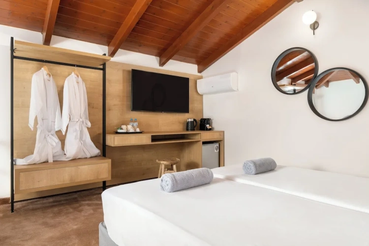 Executive Double Suite with pool view