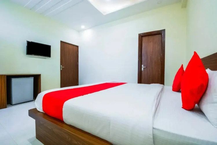 Mark Inn by OYO Rooms